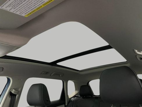 New 2025 Volkswagen Taos SE image 27