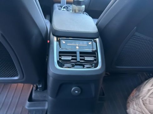 Used 2023 Volvo XC90 T8 Plus image 9