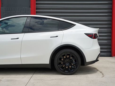 Used 2023 Tesla Model Y AWD image 7