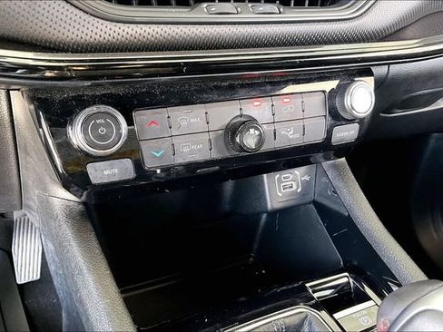 Used 2023 Jeep Compass Latitude AWD/4WD image 24
