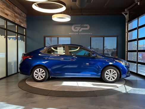 Used 2019 Hyundai Accent SE FWD image 2