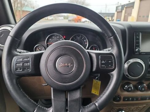 Used 2017 Jeep Wrangler Unlimited Rubicon w/ Connectivity Group AWD/4WD image 15