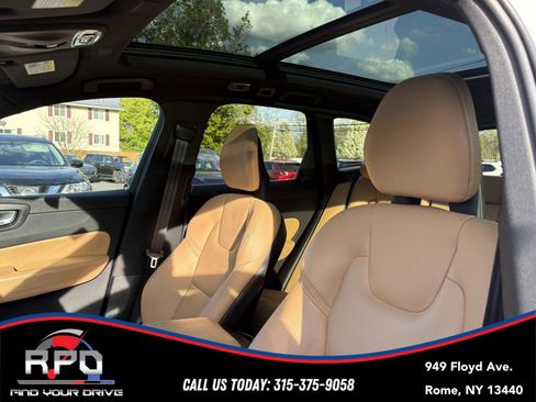 Used 2019 Volvo XC60 T6 Momentum AWD/4WD image 19
