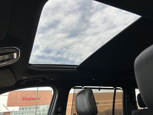 Used 2024 Jeep Grand Cherokee L Limited w/ Luxury Tech Group II image 10