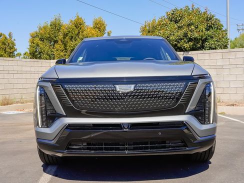 New 2027 Cadillac Vistiq Sport w/ LPO, Floor Liner Package AWD/4WD image 4