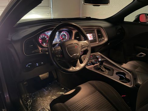 Used 2016 Dodge Challenger SXT RWD image 32