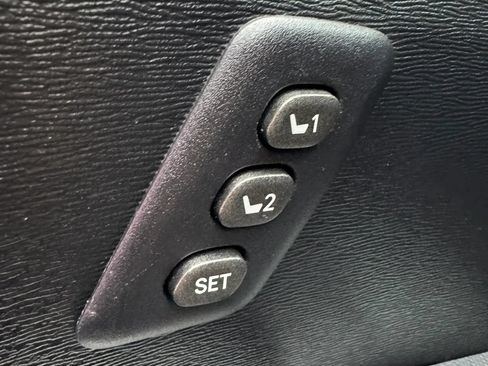 Used 2015 Toyota Venza XLE FWD image 16