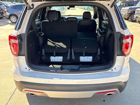 Used 2016 Ford Explorer XLT w/ Equipment Group 202A image 30