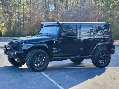 Used 2014 Jeep Wrangler Unlimited Sahara image 2
