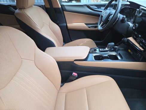 Used 2024 Lexus NX 250 FWD image 5