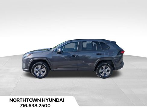 Used 2025 Toyota RAV4 XLE AWD/4WD image 2