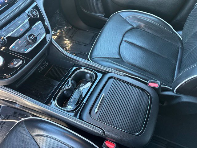 Used 2025 Chrysler Pacifica Limited FWD image 25
