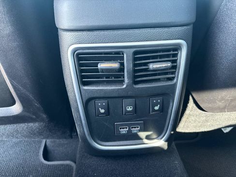 Used 2022 Chrysler 300 Touring L w/ Safetytec Plus Group AWD/4WD image 34