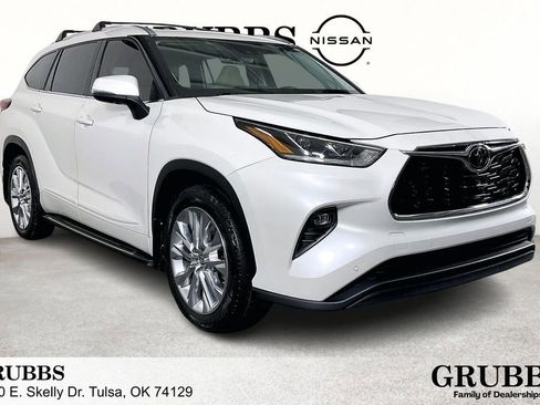 Used 2021 Toyota Highlander Limited image 1