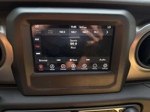Used 2018 Jeep Wrangler Unlimited Sport S AWD/4WD image 25