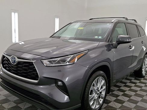 Used 2024 Toyota Highlander Limited image 8