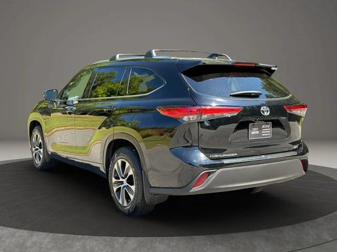 Used 2021 Toyota Highlander XLE FWD image 6