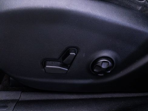 Used 2019 Jeep Cherokee Latitude Plus FWD image 18