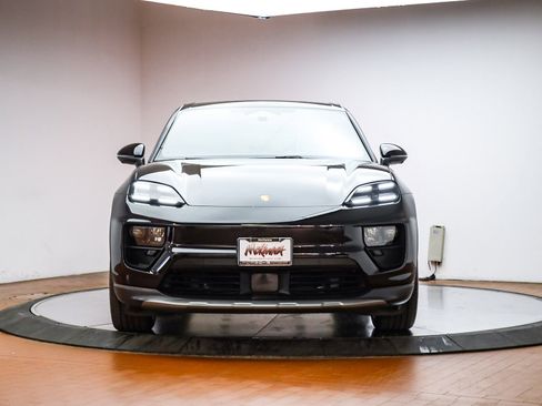 Used 2025 Porsche Macan Electric image 14