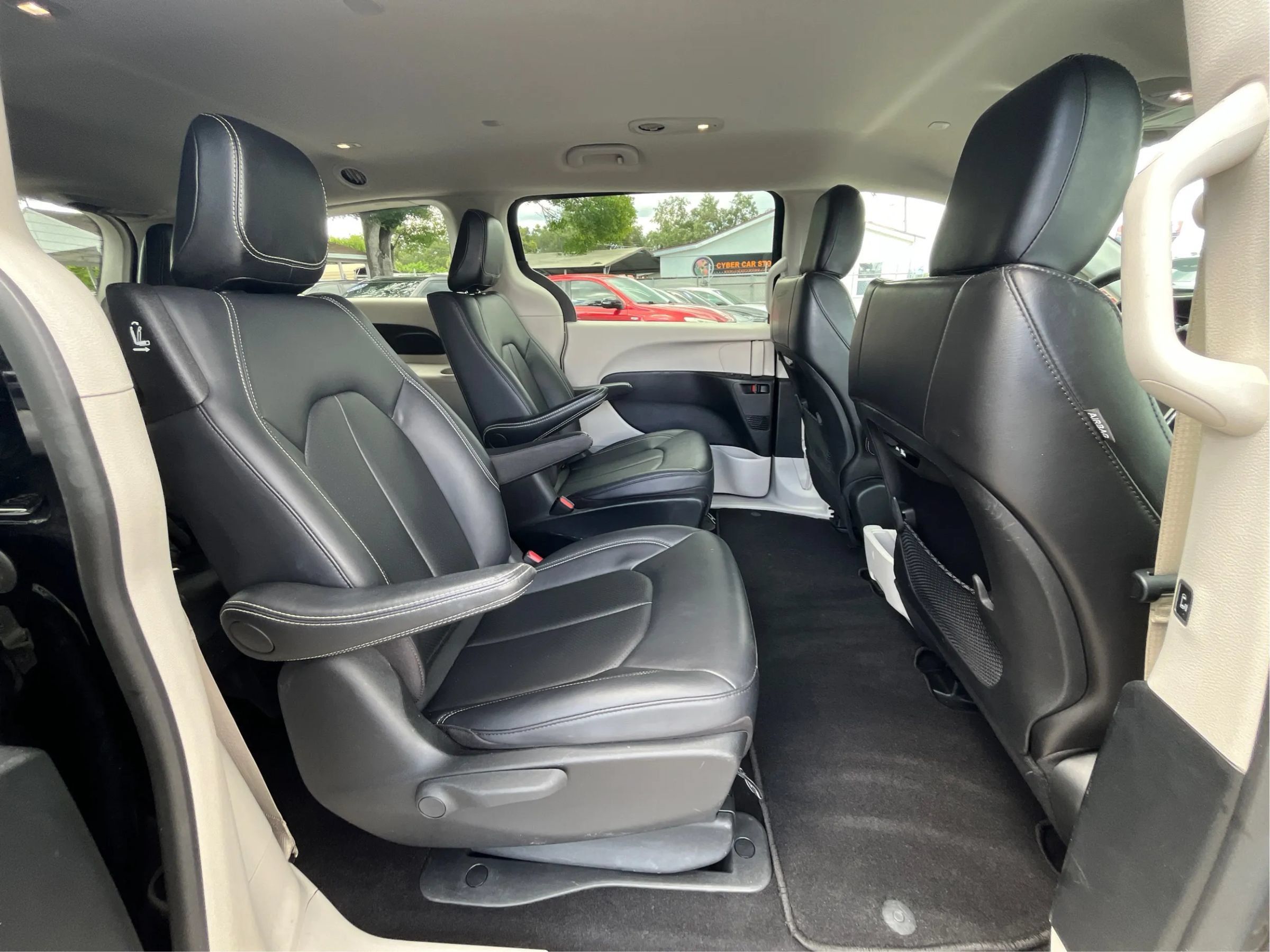 Used 2024 Chrysler Pacifica Limited FWD image 22