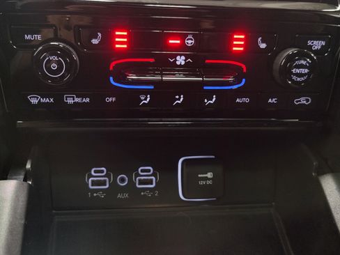 Used 2024 Jeep Grand Cherokee Altitude image 8