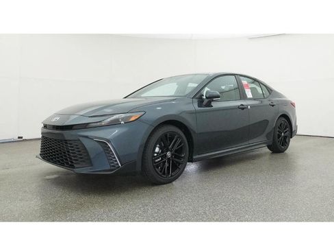 Used 2026 Toyota Camry SE FWD image 17