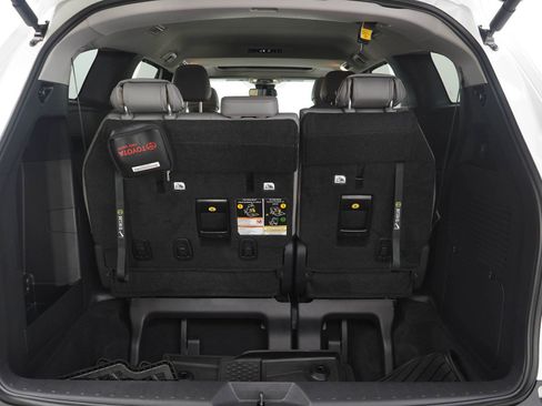 Used 2025 Toyota Sienna XLE w/ XLE Plus Package AWD/4WD image 9
