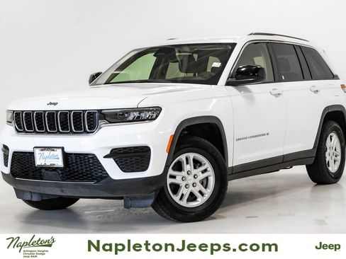 Used 2024 Jeep Grand Cherokee Laredo image 1