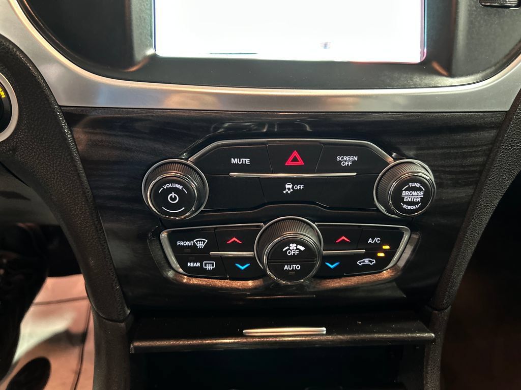 Used 2017 Chrysler 300 Limited AWD/4WD image 19