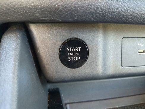 Used 2024 Nissan Rogue SV image 32