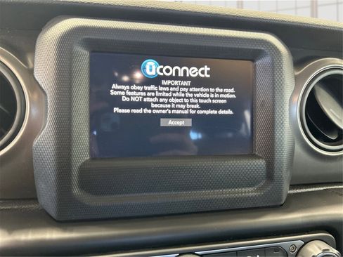 Used 2023 Jeep Gladiator Sport image 11