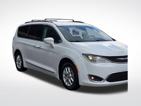 Used 2020 Chrysler Pacifica Touring-L FWD image 48