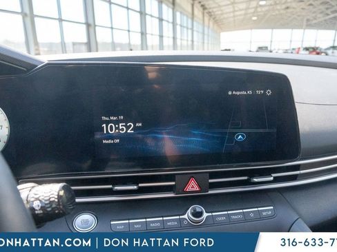 Used 2023 Hyundai Elantra Limited image 7