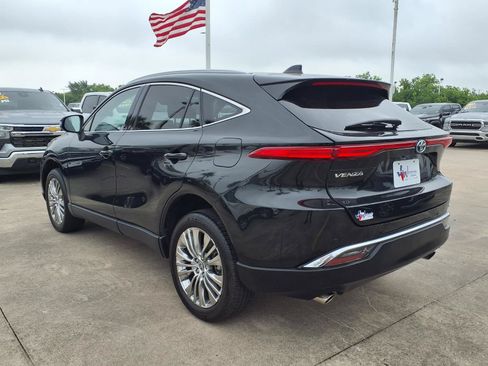 Used 2024 Toyota Venza XLE AWD/4WD image 8