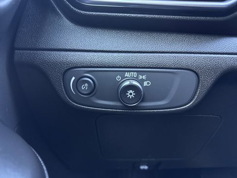 Used 2022 Chevrolet Bolt EUV LT w/ Convenience Package image 28