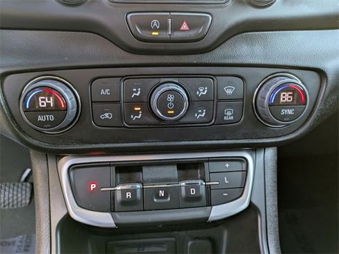 Certified 2022 GMC Terrain SLT image 20