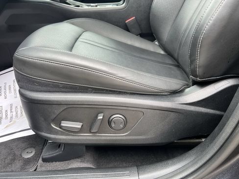 Used 2025 Kia Sorento S FWD image 12