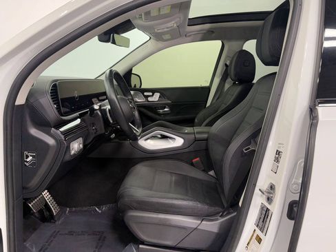 Used 2024 Mercedes-Benz GLS 580 4MATIC image 8