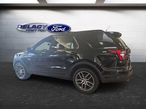 Used 2018 Ford Explorer Sport image 3