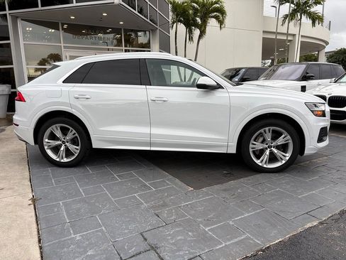 Used 2023 Audi Q8 Premium image 6