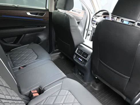 Used 2025 Volkswagen Atlas SEL Premium R-Line image 56