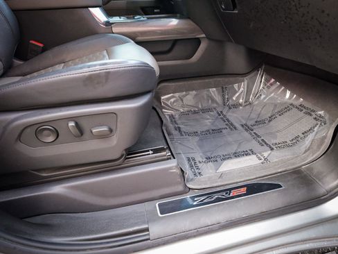 Used 2024 Chevrolet Silverado 2500 ZR2 w/ Technology Package image 26