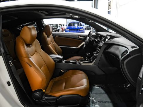 Used 2013 Hyundai Genesis 3.8 RWD image 37