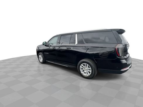 New 2026 Chevrolet Suburban LT AWD/4WD image 5