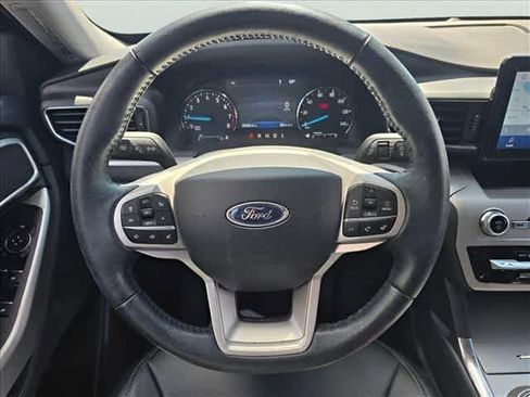 Used 2022 Ford Explorer XLT w/ Equipment Group 202A AWD/4WD image 22