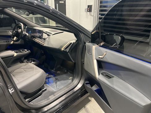 Used 2026 BMW iX xDrive45 w/ Premium Package image 39