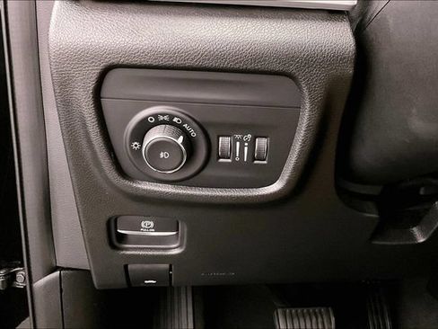 Used 2023 Jeep Grand Cherokee L Limited AWD/4WD image 39