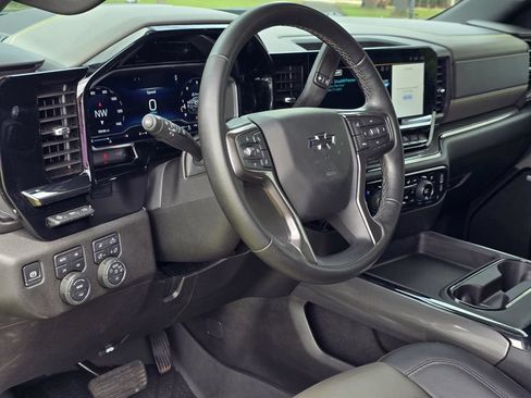 Used 2025 Chevrolet Silverado 2500 ZR2 w/ Technology Package AWD/4WD image 13