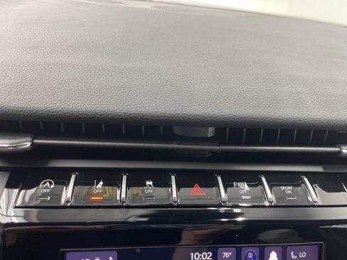 New 2025 Jeep Grand Cherokee Altitude image 14