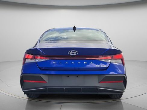 Used 2024 Hyundai Elantra SEL image 6